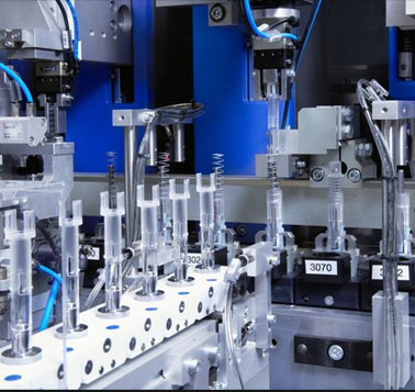 射出成形機の騒音問題を解決するには？